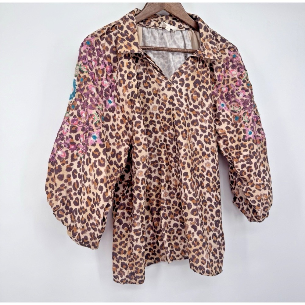 UMGEE boutique animal print scalloped puff sleeved blouse L embroidered cheetah